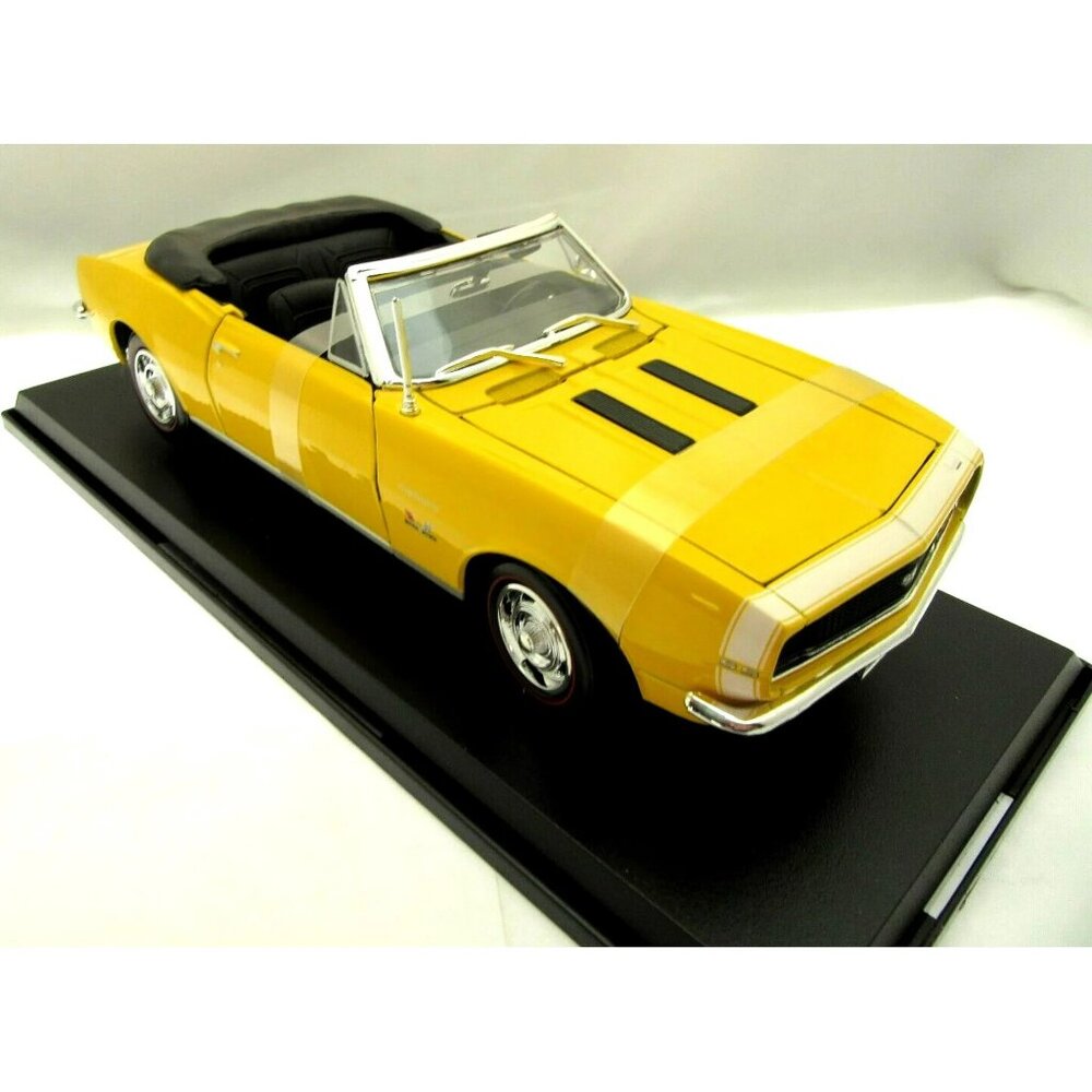 Maisto 1967 Chevrolet Camaro SS 396 Convertible Special Edition 1:18 Diecast
